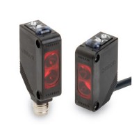 SENSOR THU-PHÁT HỒNG NGOẠI OMRON E3ZD66