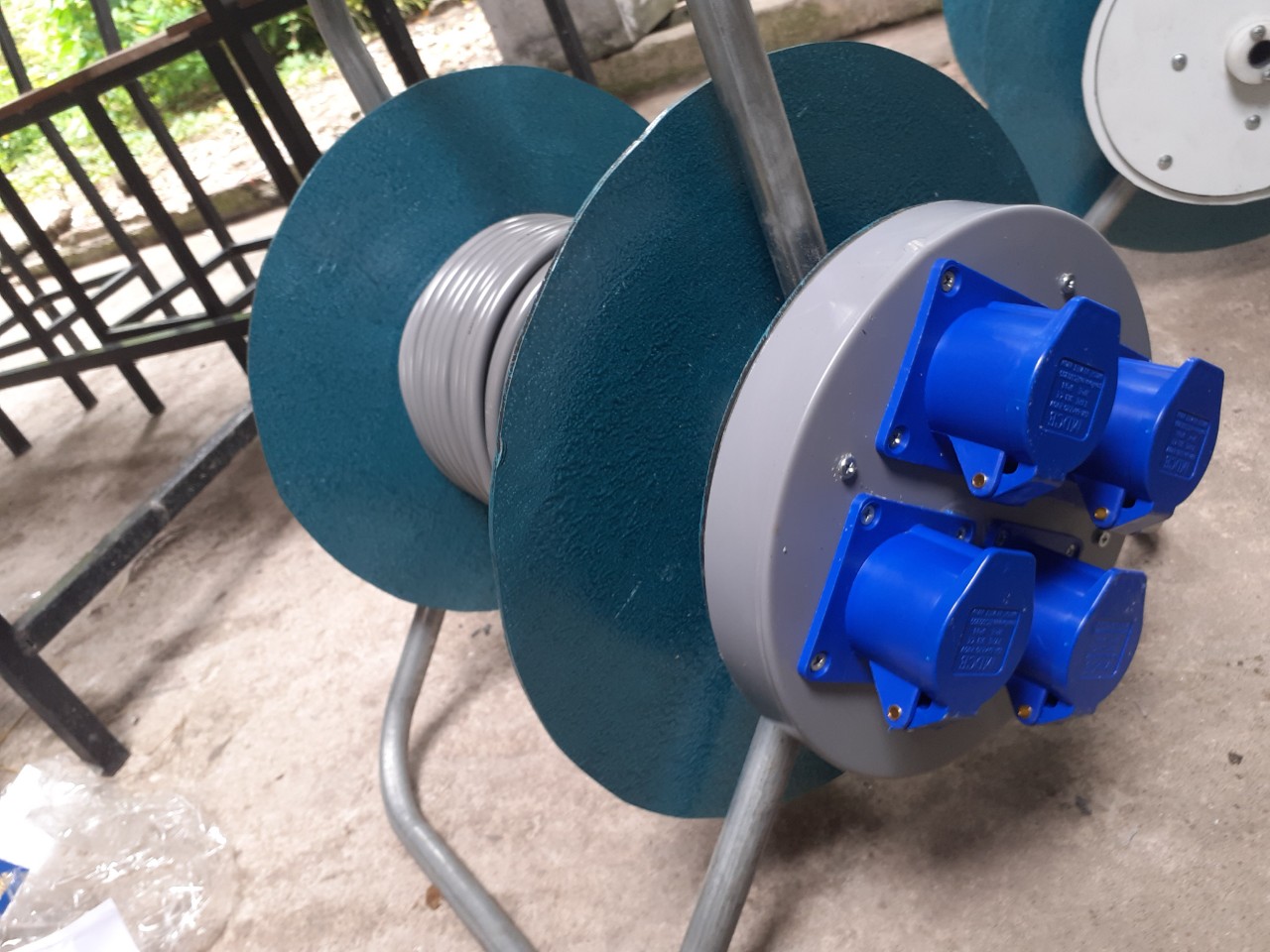 Ổ QUAY RULO CÔNG NGHIỆP 50 MÉT - Công ty TNHH MTV Thiết Bị Điện Mỹ ...